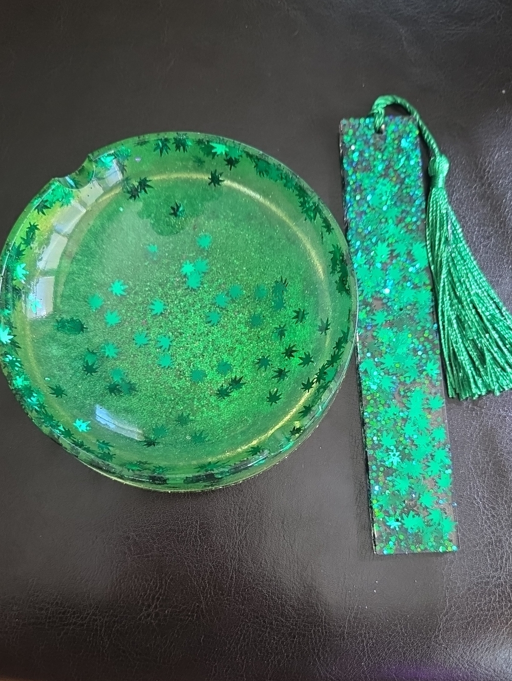 🌿Handmade Green Leaf Glitter Resin Ashtray and Tassel Bookmark Set